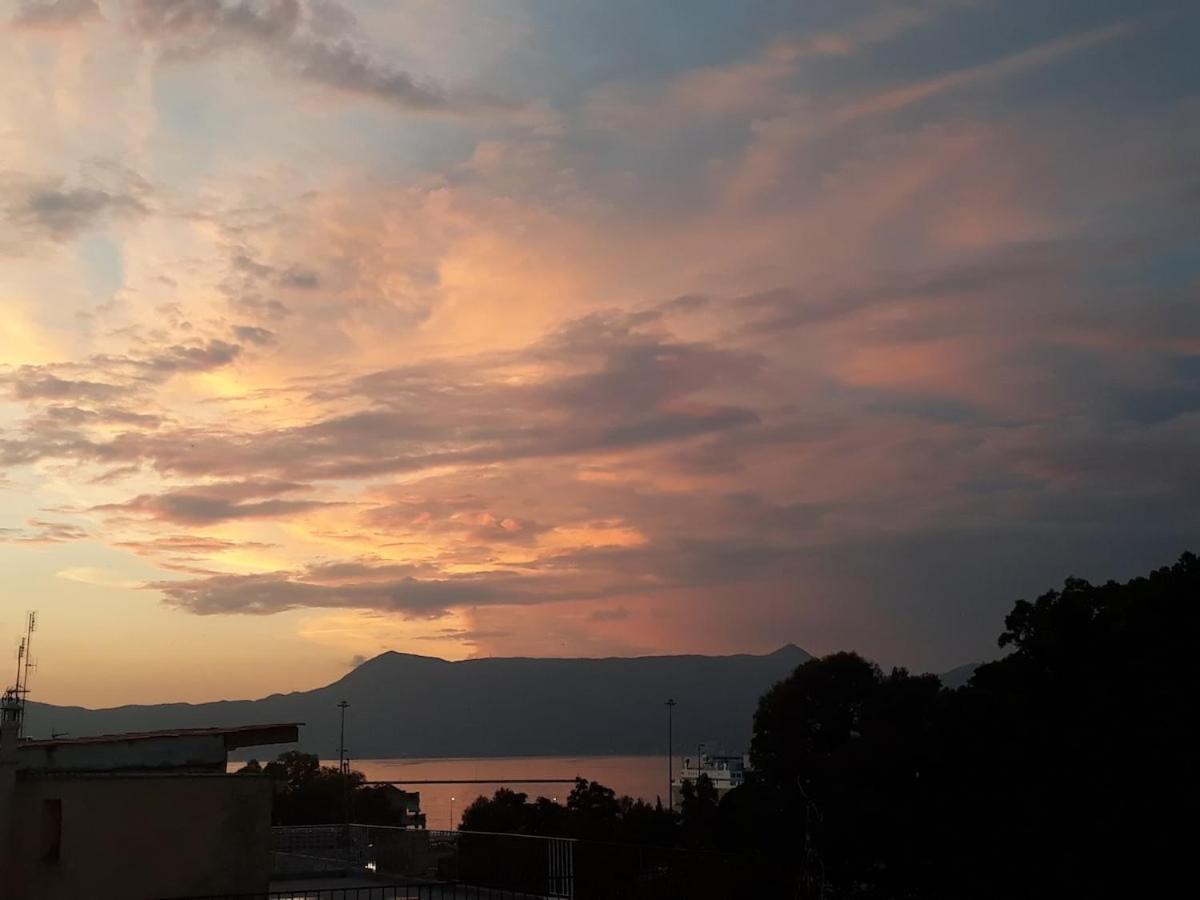 Georgia's Corfu Town Daire *